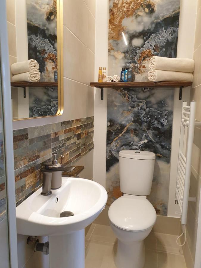 Beautiful Double En-Suite Room, Separate Entrance, Ilford, Central Line Gants Hill, Free Parking Ngoại thất bức ảnh