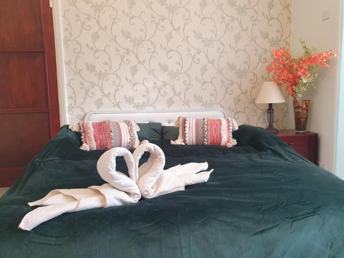 Beautiful Double En-Suite Room, Separate Entrance, Ilford, Central Line Gants Hill, Free Parking Ngoại thất bức ảnh