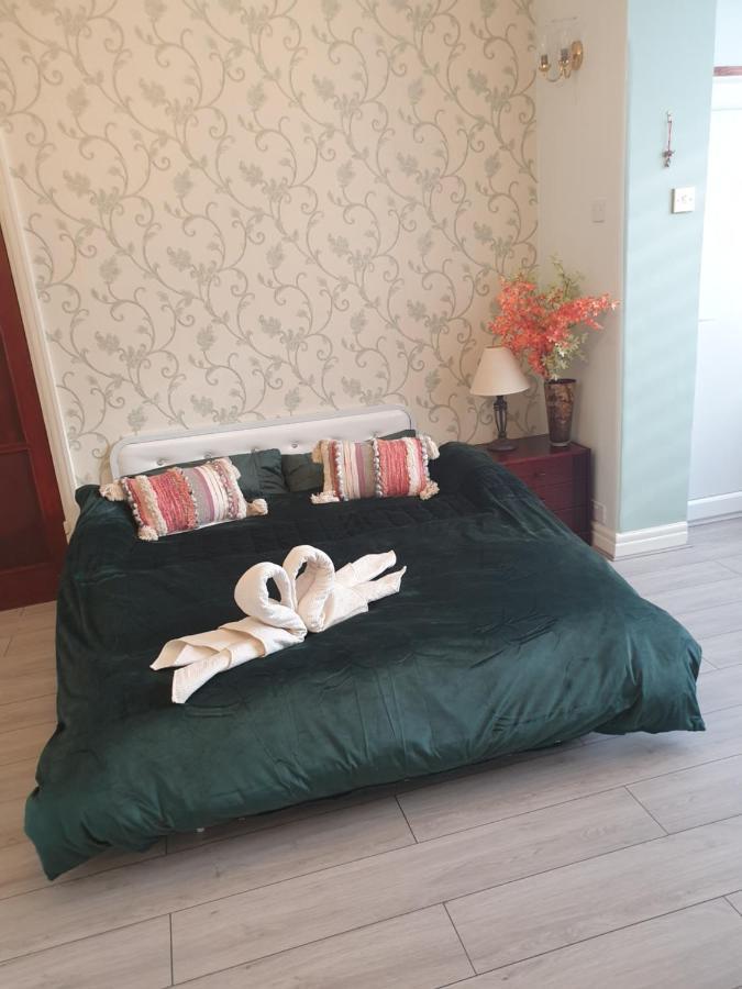 Beautiful Double En-Suite Room, Separate Entrance, Ilford, Central Line Gants Hill, Free Parking Ngoại thất bức ảnh